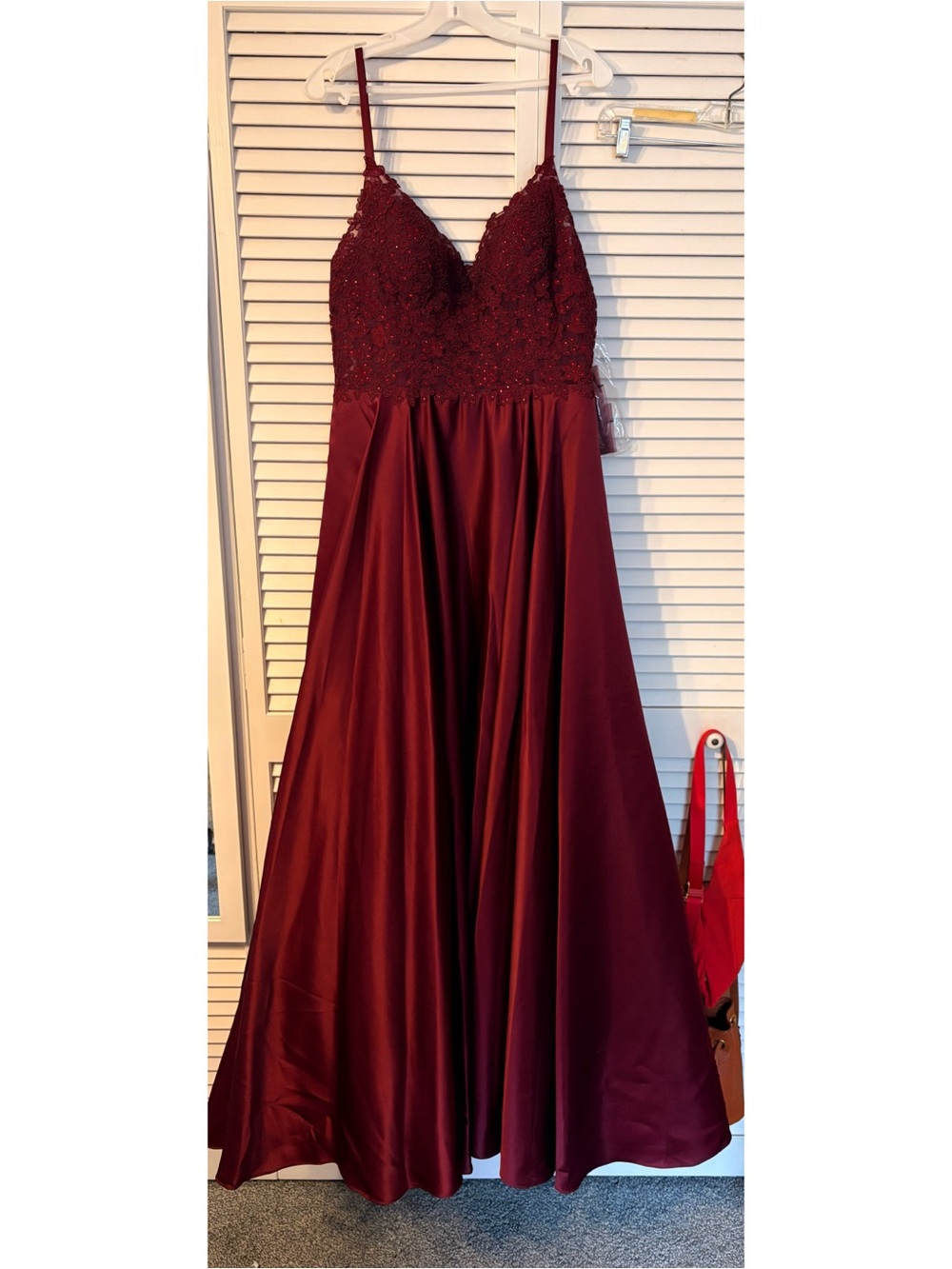Dancing Queen Burgundy Lace Bodice Spaghetti-Strap Prom Gown